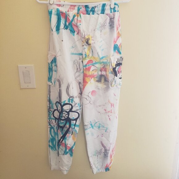 Girl's Youth Size 12 Guess Brandalized Grafitti by Banksy Queen Hoodie & Joggers - Picture 3 of 9